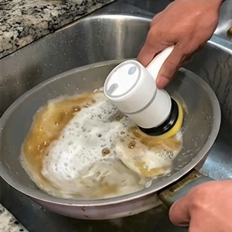 Saubere Fugen dank der BrushNinja Akku-Bürste