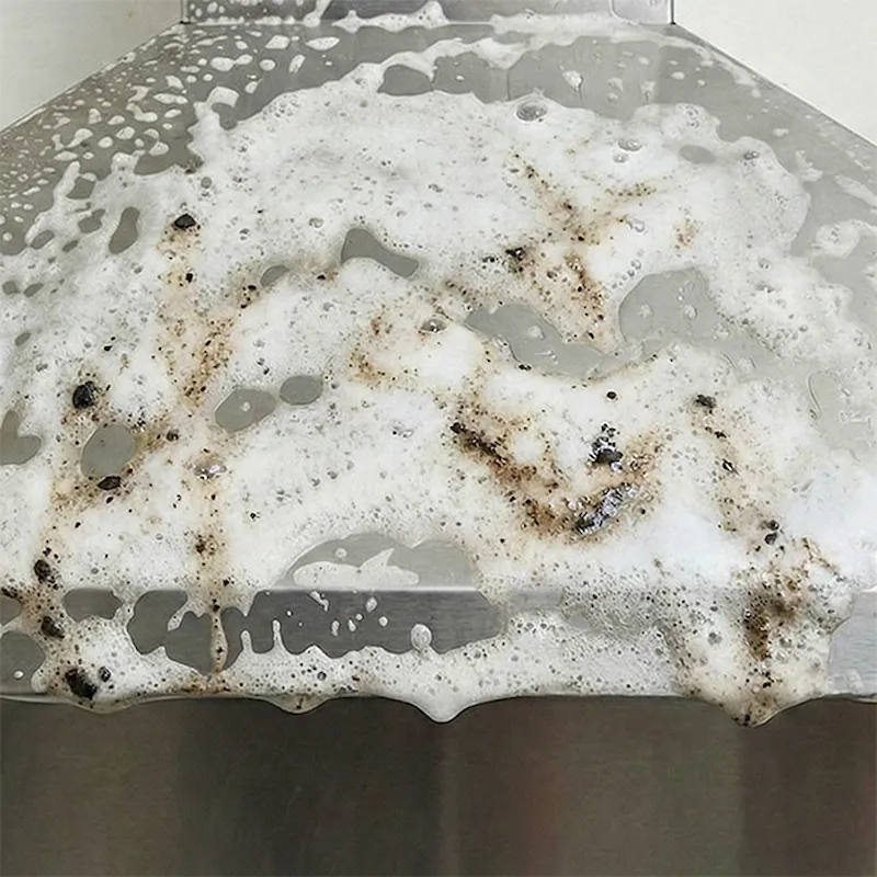 Actief schuim weekt vuil los