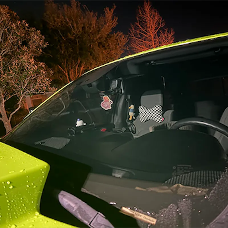 Gebruiker met CrystalShine op de voorruit