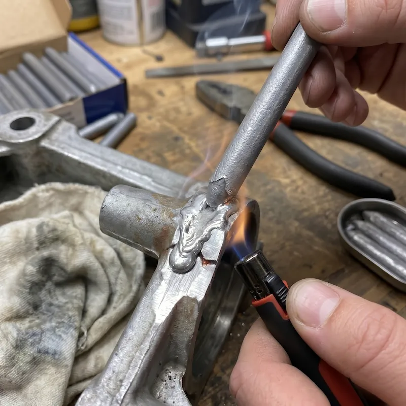 Wrijf WeldFix over de waas en vlekken