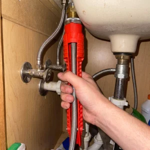 AquaTwist 8-In-1 Kraansleutel – Maak Krappe Plekken Onder De Gootsteen Makkelijk Bereikbaar